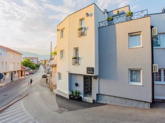 Urban Suites & Apartments Mostar Buitenkant foto